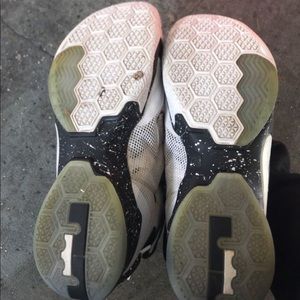 Nike lebron basketball shoes